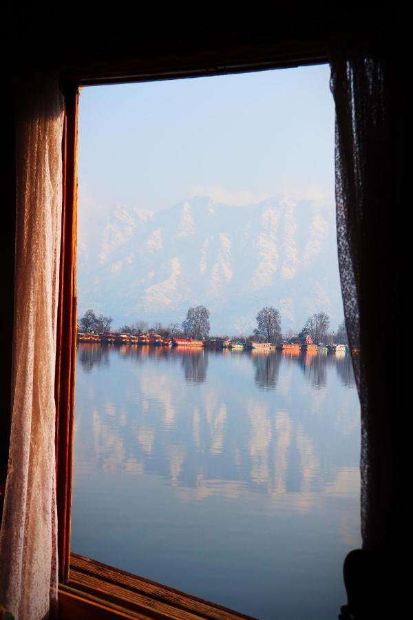 Wangnoo Heritage Houseboats Hotel Srīnagar Kültér fotó