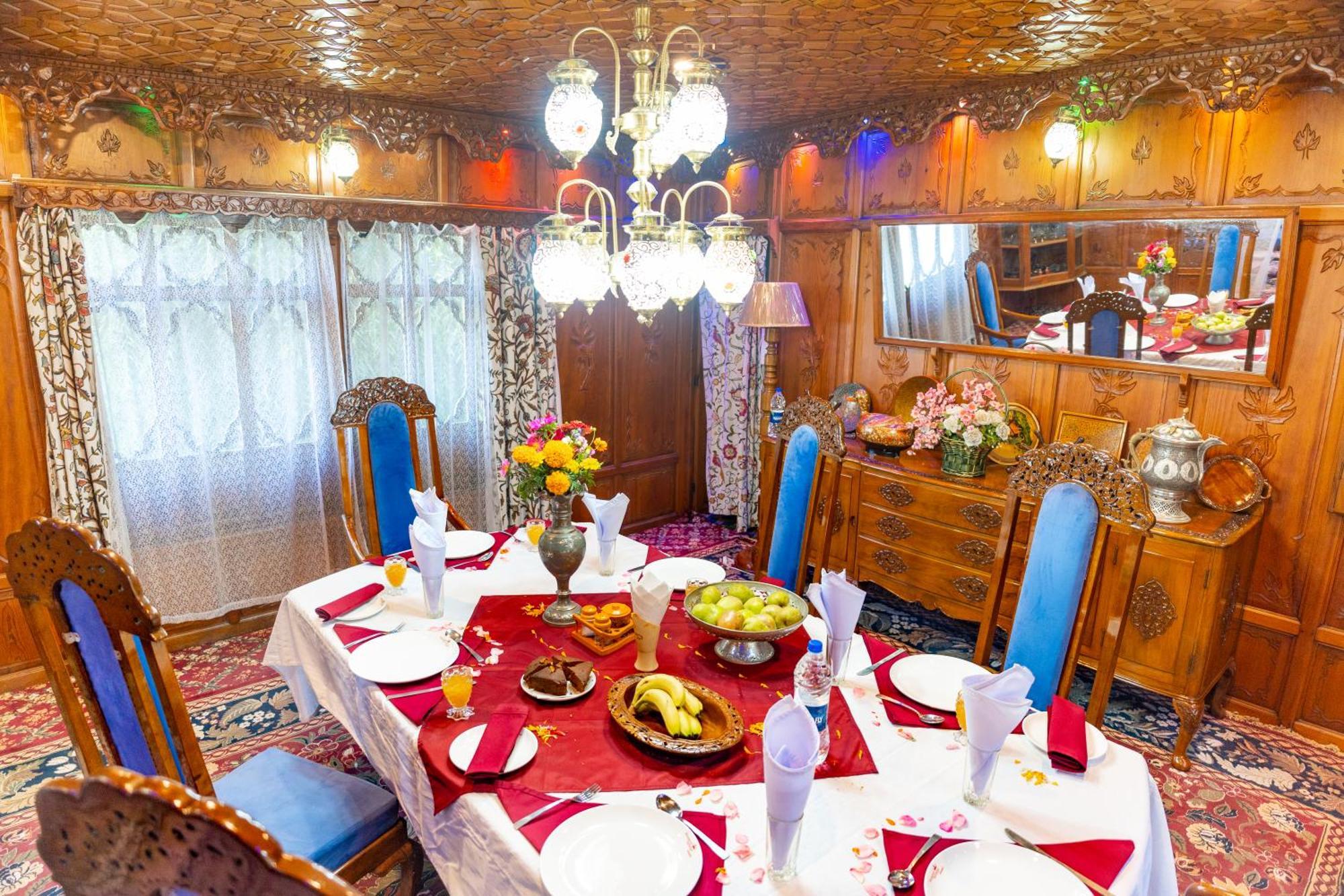 Wangnoo Heritage Houseboats Hotel Srīnagar Kültér fotó